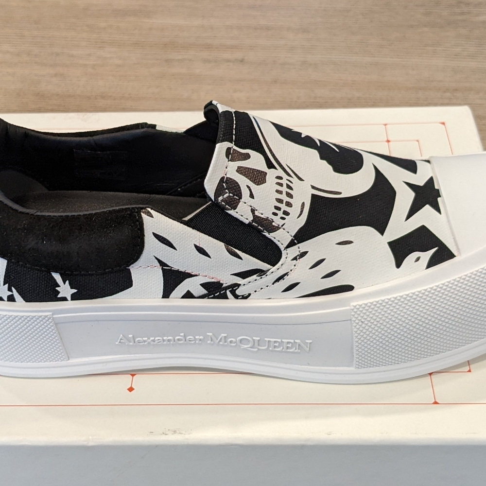 Mens Alexander McQueen Abstract Skull Slip-On Sneakers White/Black - Picture 2 of 7
